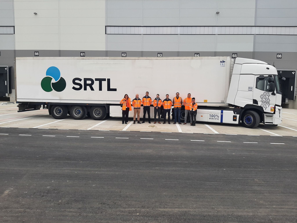 EBTrans et SENALIA : Un pas vers la décarbonation des transports avec des tests réussis de tracteurs 100% électriques
